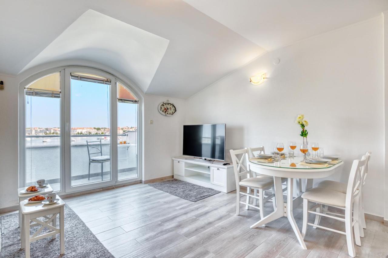Penthouse Zola With Private Parking Apartment Medulin Exterior photo